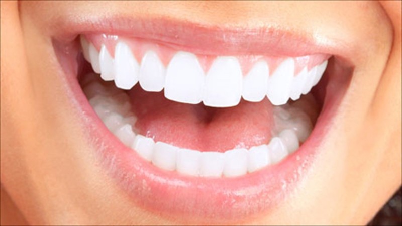 Μεγάλη προσοχή: Aυτό το πρόβλημα στα δόντια συνδέεται με σοβαρή μακροχρόνια νόσο