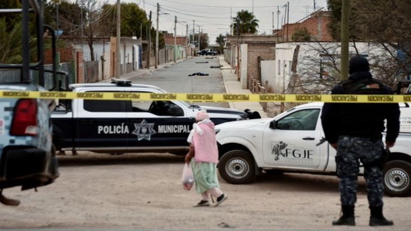 Θρίλερ στο Μεξικό: 16 άνθρωποι νεκροί μετά από σύγκρουση μεταξύ συμμοριών - Κρεμασμένα πτώματα βρήκαν οι αρχές