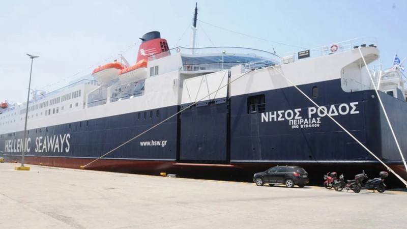 Θρίλερ στο Ηράκλειο: Προσέκρουσε στο λιμάνι το πλοίο «Νήσος Ρόδος»