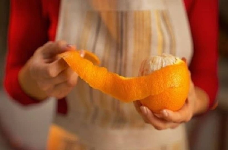 φλούδα πορτοκαλιού στον φούρνο