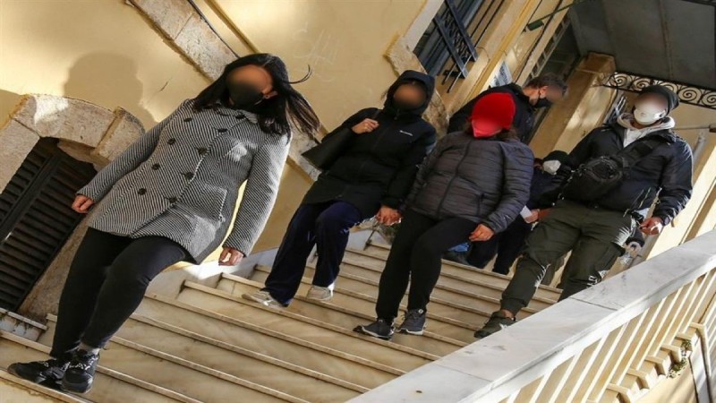 Γηροκομείο «κολαστήριο» στα Χανιά: Προφυλακιστέοι 4 από τους κατηγορούμενους! «Έβλεπες μόνο κόκαλα, είχε λιώσει το δέρμα της» - Σοκαριστικές μαρτυρίες (Video)