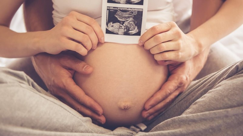 Baby boom: Πασίγνωστη Ελληνίδα παρουσιάστρια έγκυος για δεύτερη φορά!