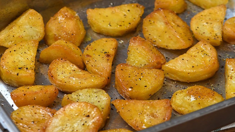 Πατάτες φούρνου τραγανές σαν τηγανιτές με ένα απλό κολπάκι
