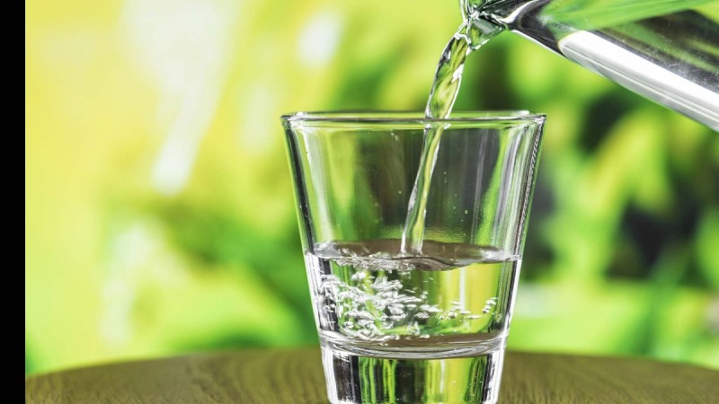 Πίνετε νερό νηστικοί; Δε φαντάζεστε τι παθαίνει το σώμα σας