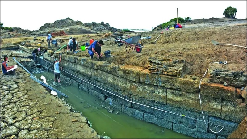 Ιστορική στιγμή! Αρχαιολόγοι ανακάλυψαν «ιερή λίμνη» ηλικίας 2.500 ετών