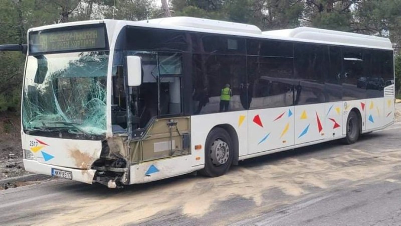 Σοκαριστικό θανατηφόρο τροχαίο στη Θεσσαλονίκη: Σύγκρουση ΙΧ με λεωφορείο - Δείτε φωτογραφίες