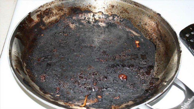 Δεν πάει ο νους σας πώς θα καθαρίσετε το καμένο σας τηγάνι!