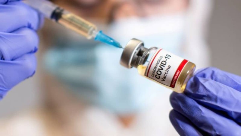 Εμβολιασμός: Ποιοι πρέπει να κάνουν άμεσα 4η δόση; Τι θα γίνει με τον γενικό πληθυσμό