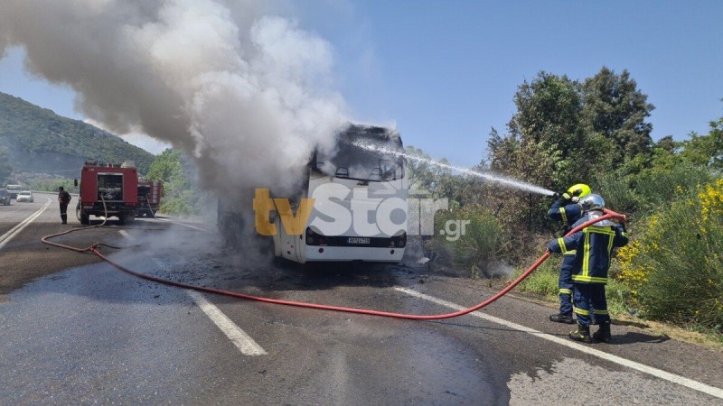 Φωτιά σε τουριστικό λεωφορείο με 30 επιβάτες στον Μπράλο