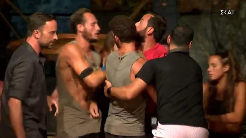 Τι έγινε ρε παιδιά; Τελικά πλακώνονται στο Survivor ή σας γράφουμε ότι μας κατέβει από το κεφάλι!