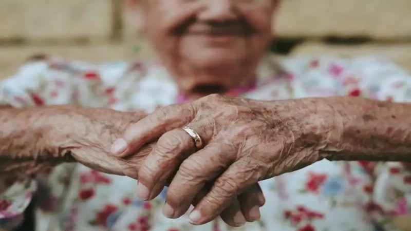 Εξοργιστικό: Έκοψαν το ρεύμα σε γιαγιά 92 ετών με άνοια και με συσκευή οξυγόνου (video)