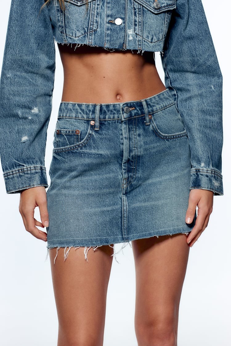 Χαμός στα Zara με την τζιν φούστα που κοστίζει λιγότερο από 20€