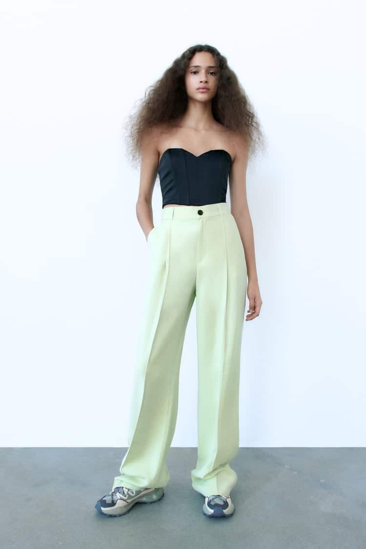 Θα το λατρέψεις: Το ιδανικό παντελόνι για την Άνοιξη βρίσκεται στα Zara και κοστίζει 25,95 €