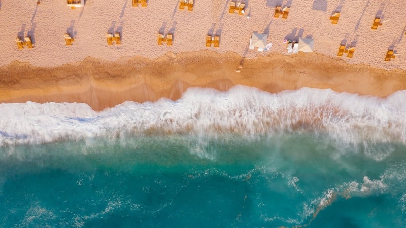 2 + 1 παραλίες σε ελληνικά νησιά που θα ζήλευαν και οι Μπαχάμες