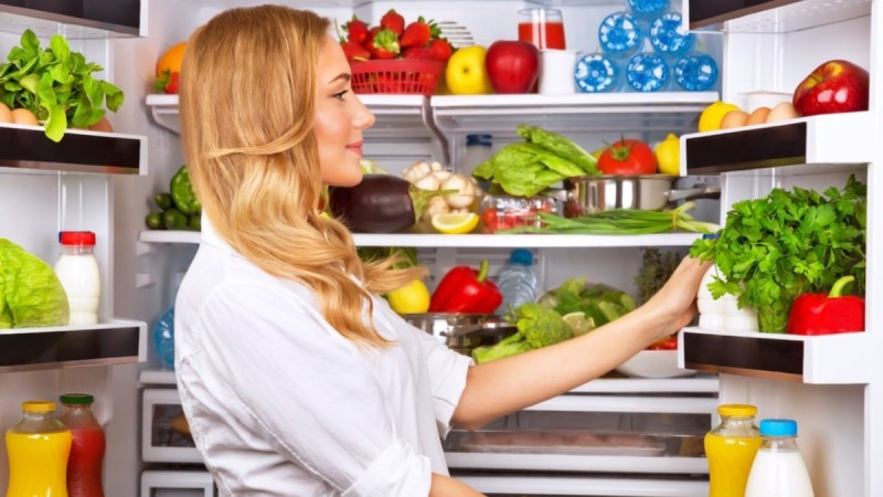 Βρώμικο ψυγείο; Καθάρισε το σε χρόνο ρεκόρ με τις πιο εύκολες συμβουλές