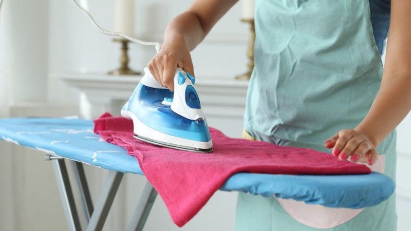 Εγγυημένο: Δοκιμάστε αυτό το κόλπο και δεν θα σιδερώσετε ποτέ ξανά τα ρούχα σας!