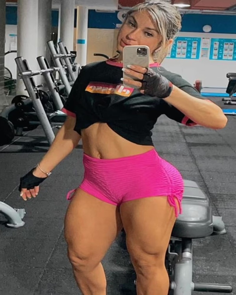 Γυναίκα εθισμένη στη γυμναστική δείχνει τα σμιλεμένα πόδια της ύστερα από 14χρονια εμμονικής γυμναστικής