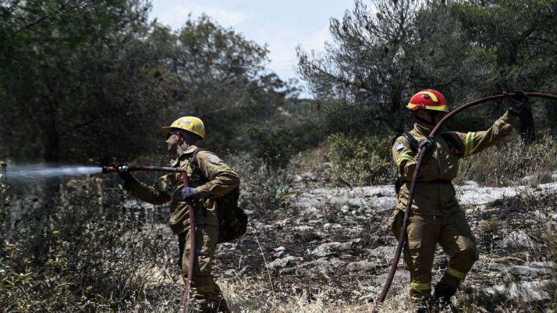 Συναγερμός στα Γεράνεια Όρη - Φωτιά πάνω από το Λουτράκι