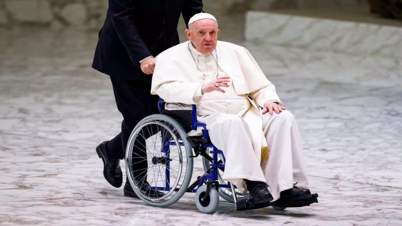  Δύσκολες ώρες για τον Πάπα Φραγκίσκο - Καθηλώθηκε σε αμαξίδιο