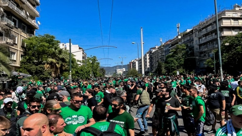 Γέμισαν οπαδούς οι δρόμοι της Αθήνας: Κομβόι από φίλους του ΠΑΟΚ έφτασε στην Αττική - Το αδιαχώρητο και από Παναθηναϊκούς μέχρι το ΟΑΚΑ (photos)