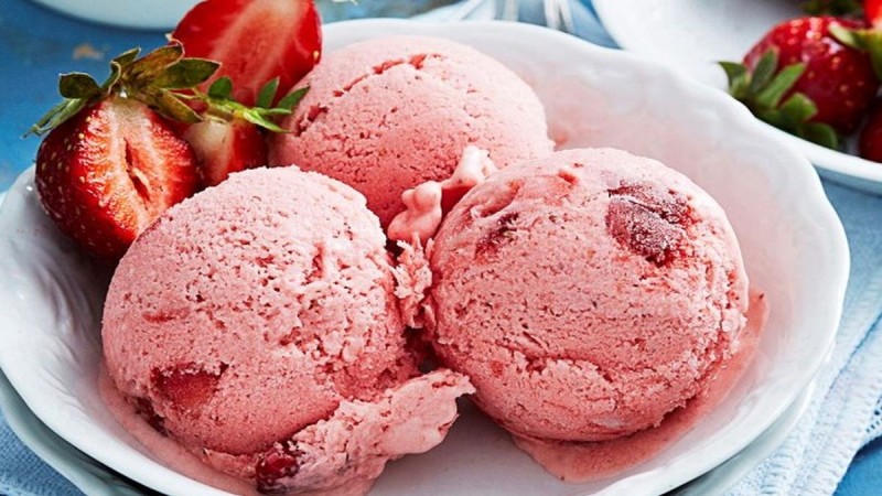 Σπιτικό παγωτό φράουλα με 3 υλικά