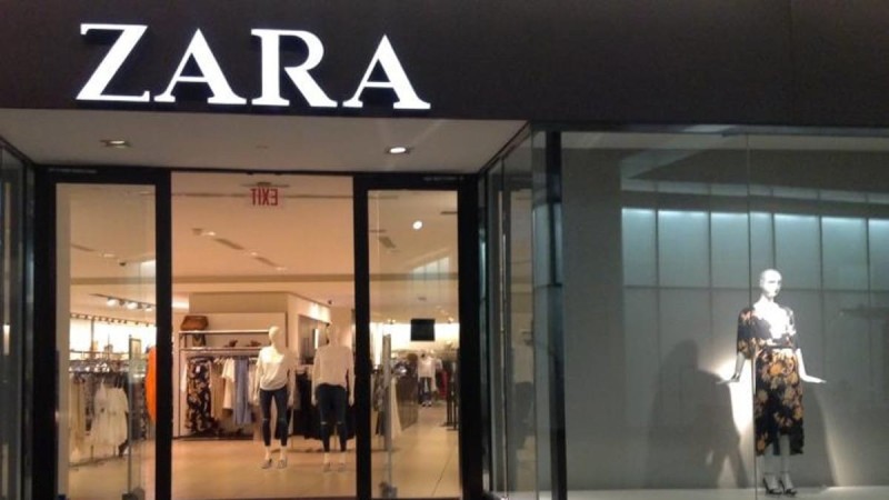 To sexy φόρεμα από τα Zara με το εντυπωσιακό animal print που θα λατρέψεις