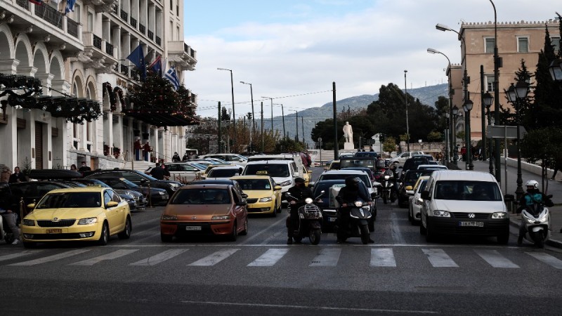«Κόλαση» στους δρόμους της Αθήνας: Σταματημένα τα αυτοκίνητα σε Κηφισό και Κηφισίας - Που αλλού υπάρχει μποτιλιάρισμα