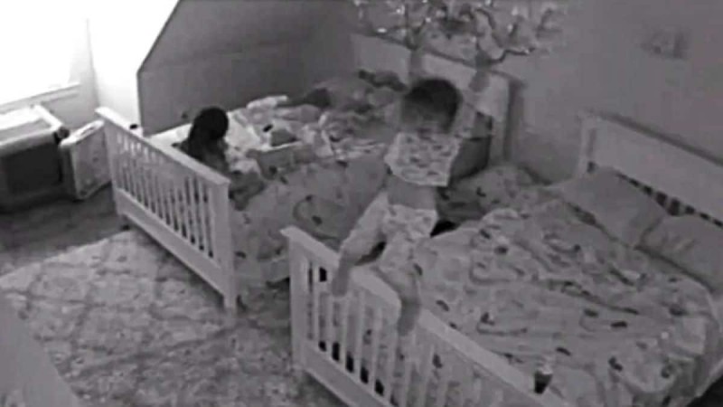 Γονείς έβαλαν κρυφή κάμερα στο παιδικό δωμάτιο - Δεν πίστευαν στα μάτια τους, βλέποντας όσα είχε καταγράψει (Video)