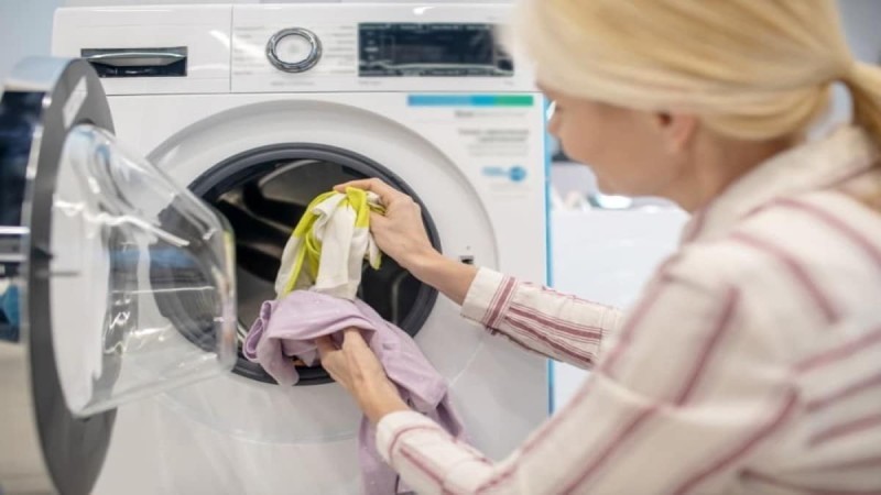 Συνδυάστε πλύσιμο και σιδέρωμα μαζί: Τα 6 μυστικά για να βγαίνουν ατσαλάκωτα τα ρούχα από το πλυντήριο!