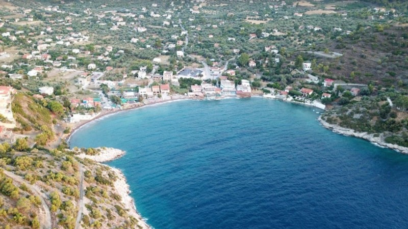 Μία ανάσα από την Αθήνα: Η παραλία που πρέπει οπωσδήποτε να επισκεφτείτε