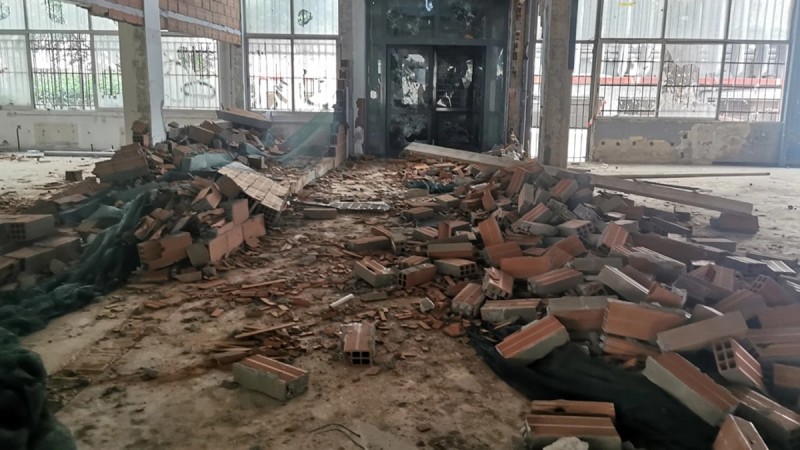 ΑΠΘ - Νέες καταστροφές στο πανεπιστήμιο: Γκρέμισαν με βαριοπούλες τους τοίχους στο «Στέκι στο Βιολογικό» (photos)