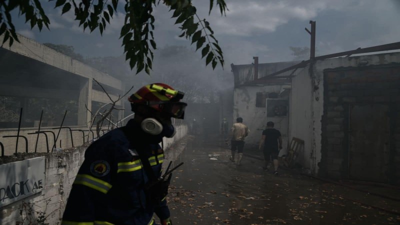 Φωτιά στο παλιό αεροδρόμιο στο Ελληνικό