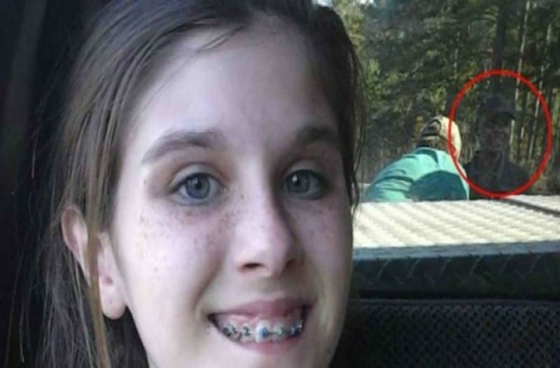 14χρονη έβγαλε μια φωτογραφία από την εκδρομή με την οικογένεια της - Μόλις την παρατήρησε καλύτερα 'πάγωσε'