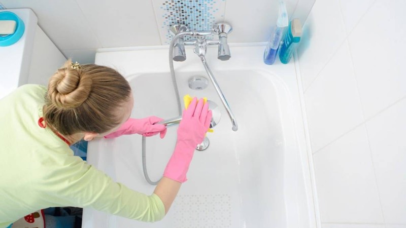 Φτιάξτε μόνοι σας το πιο οικολογικό καθαριστικό για τα πλακάκια και την μπανιέρα!