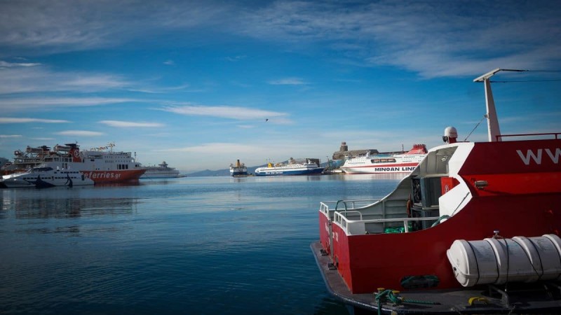 Σοκ στον Πειραιά: Αυτοκίνητο έπεσε στο λιμάνι του Πειραιά – Νοσηλεύεται ο οδηγός