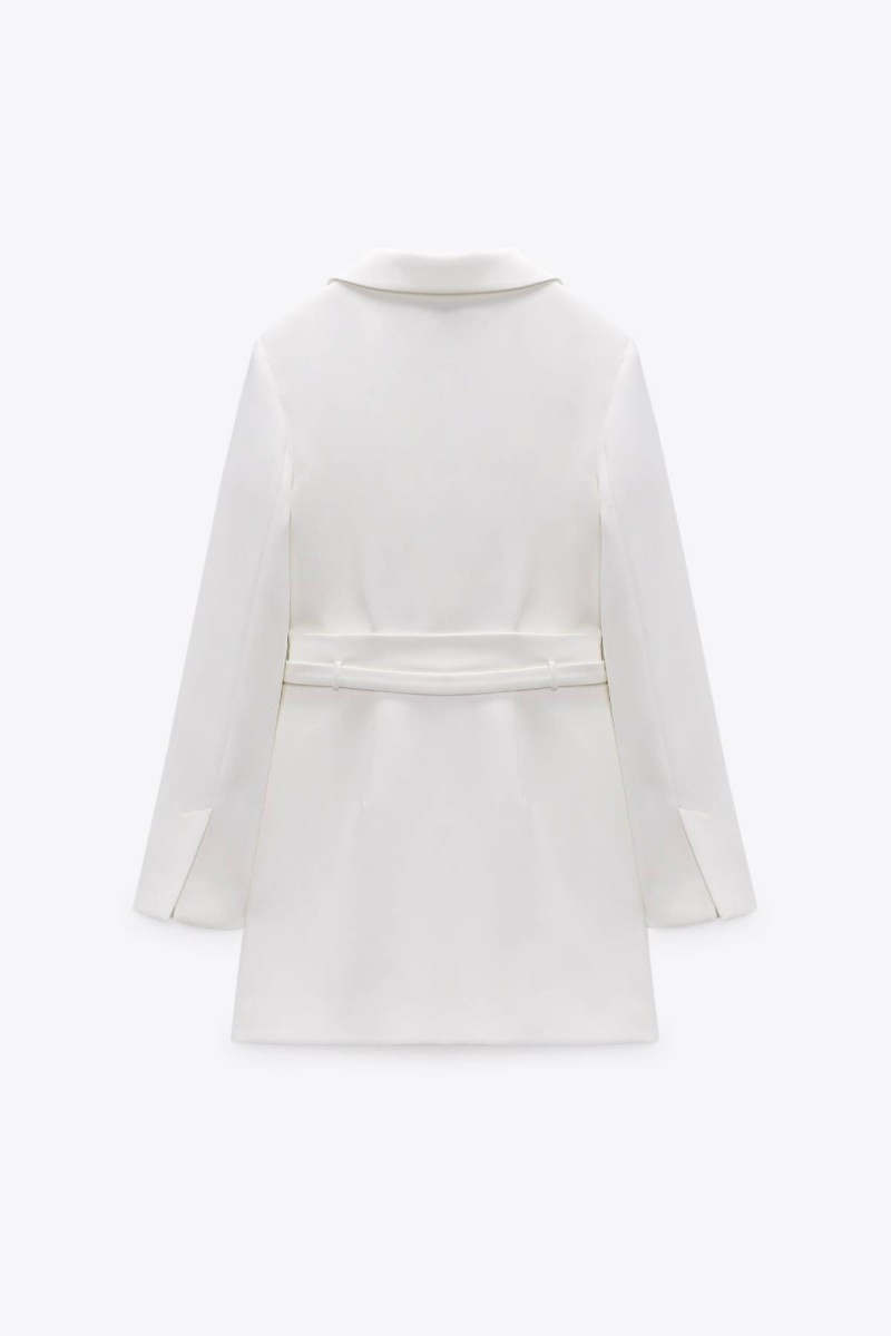 Φόρεμα μπλέιζερ: Η πιο σικάτη επιλογή για τις βραδινές σου εξόδους - Θα το βρεις στα Zara, κάτω από 40 ευρώ!