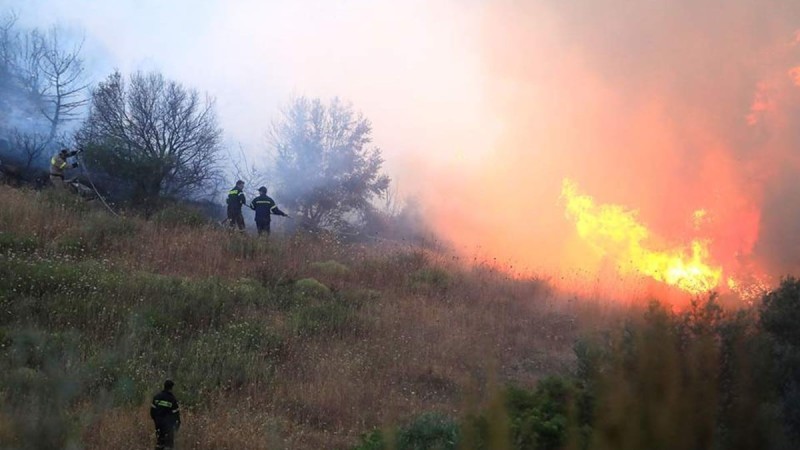 Φωτιά τώρα στην Αρκαδία – Εναέριες ρίψεις από τέσσερα αεροπλάνα