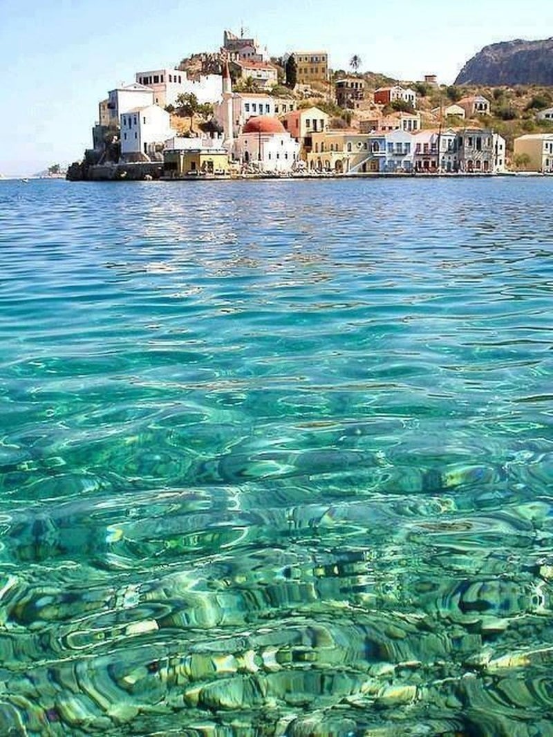 Το ελληνικό νησί με την απερίγραπτη ομορφιά που δεν έχει ούτε... παραλίες αλλά ούτε και αυτοκίνητα!