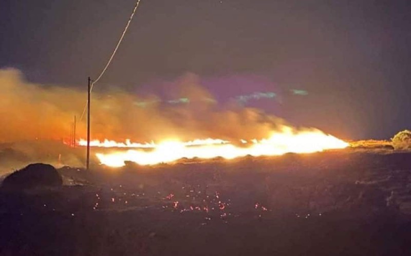 Ισχυρή πυρκαγιά στην Πάρο - Φαίνεται και από την Νάξο