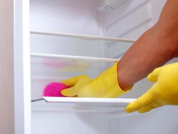 Ξεχνούν να το καθαρίσουν όλοι - Αυτό είναι το πιο βρώμικο σημείο του ψυγείου