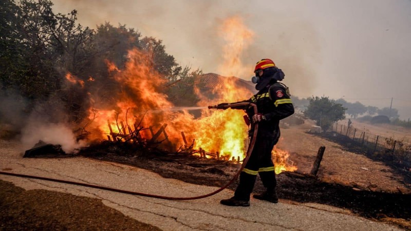 Φωτιά στη Μεσσηνία: Συναγερμός από το 112 - «Εκκενώστε τη Χρυσοκελλαριά»