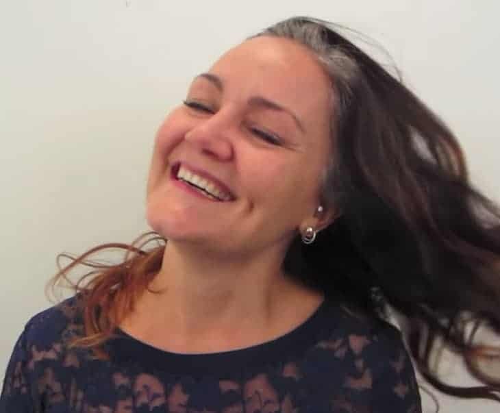 Κομμωτής κουρεύει κοντά τα μαλλιά 43χρονης - Λίγη ώρα μετά το αποτέλεσμα και η αντίδρασή της θα σας αφήσουν άφωνους