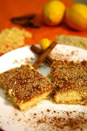 Μοσχοβολιστή συριανή τυρόπιτα με μυζήθρα και μέλι 