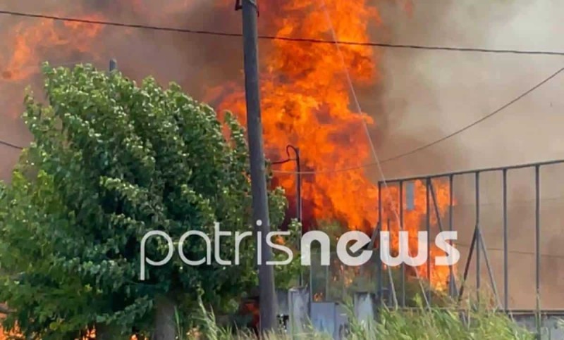 Φωτιά στην Ηλεία: Απειλούνται σπίτια στην Σπιάτζα – Εικόνες από την περιοχή που μαίνεται η πυρκαγιά (video)