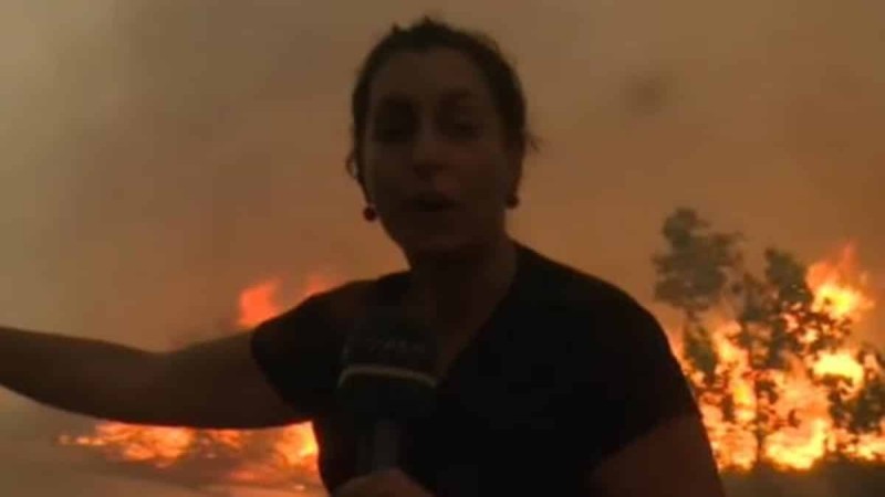 Φωτιά στην Πεντέλη: Χαμός στον αέρα με το συνεργείο του Open – Αποχώρησε αστραπιαία από την πυρκαγιά (Video)