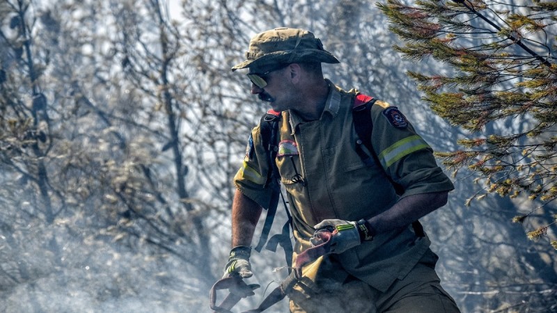 Δραματικές ώρες με τη φωτιά στο Ρέθυμνο: Δε μπορούν να πετάξουν αεροπλάνα - «Άμεση εκκένωση του Μέλαμπες», το μήνυμα από το 112 (video)