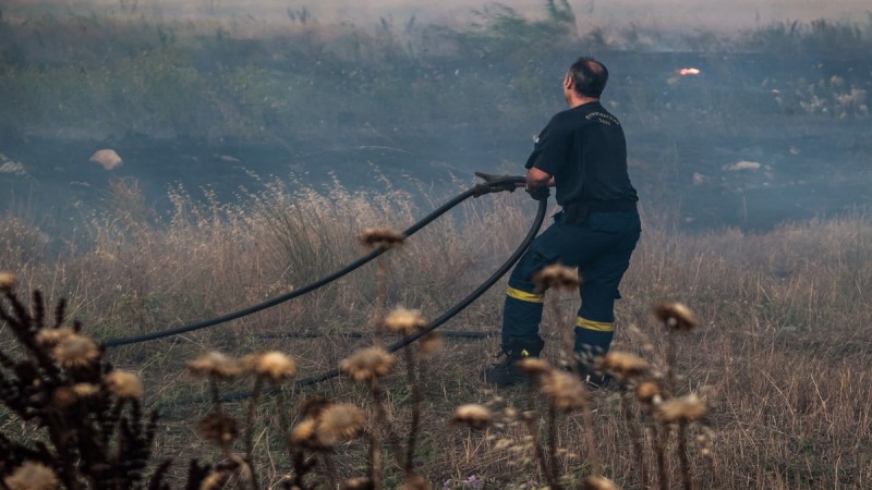 Πυρκαγιά ξέσπασε στην Παιανία - Φόβος μην πάρει έκταση λόγω έντονων ανέμων στην περιοχή