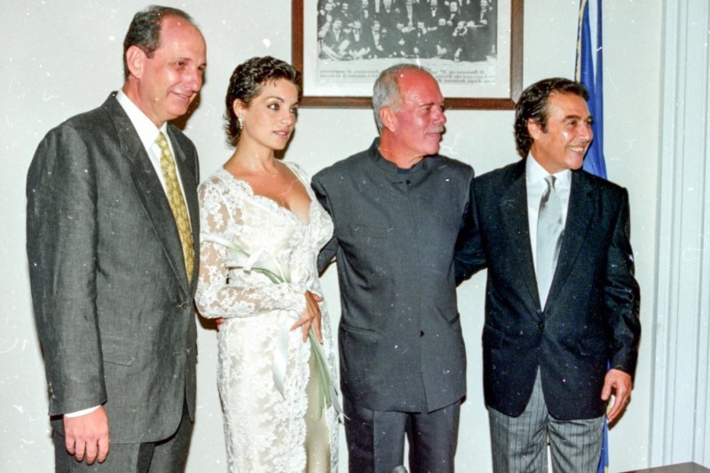 Ελάχιστοι το γνωρίζουν: Αυτός ο πασίγνωστος Έλληνας ήταν ο κουμπάρος της Άντζελας Γκερέκου στο γάμο με τον Τόλη Βοσκόπουλο