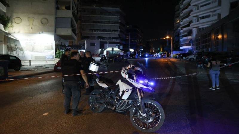 Ένας νεκρός και δύο αστυνομικοί τραυματίες ύστερα από καταδίωξη στην Αθήνα (photos+video)