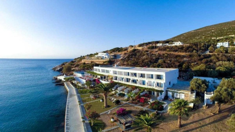 Ένα εξαιρετικό ξενοδοχείο στην όμορφη Σίφνο δίπλα στην θάλασσα για διακοπές… όνειρο!